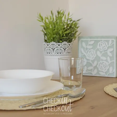 Checkincheckout Flat With Pool *