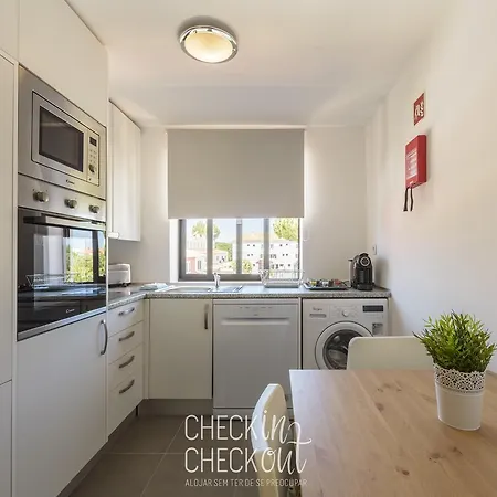 Checkincheckout Flat With Pool Lejlighed