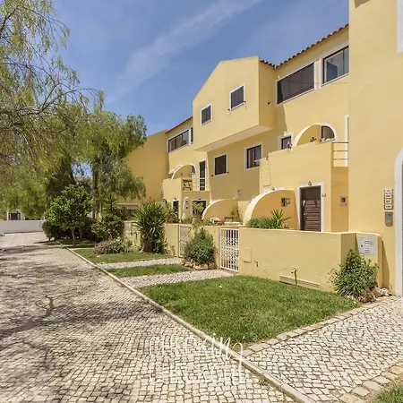 Checkincheckout Flat With Pool *